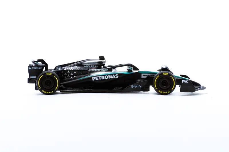 Bburago Mercedes AMG F1 W16 George Russell 1/64