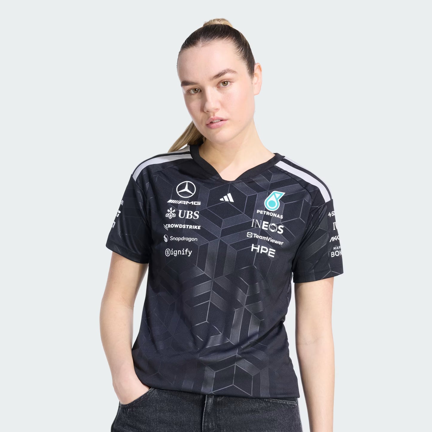 Playera Oficial para Dama Mercedes AMG Petronas Color Negro 2026