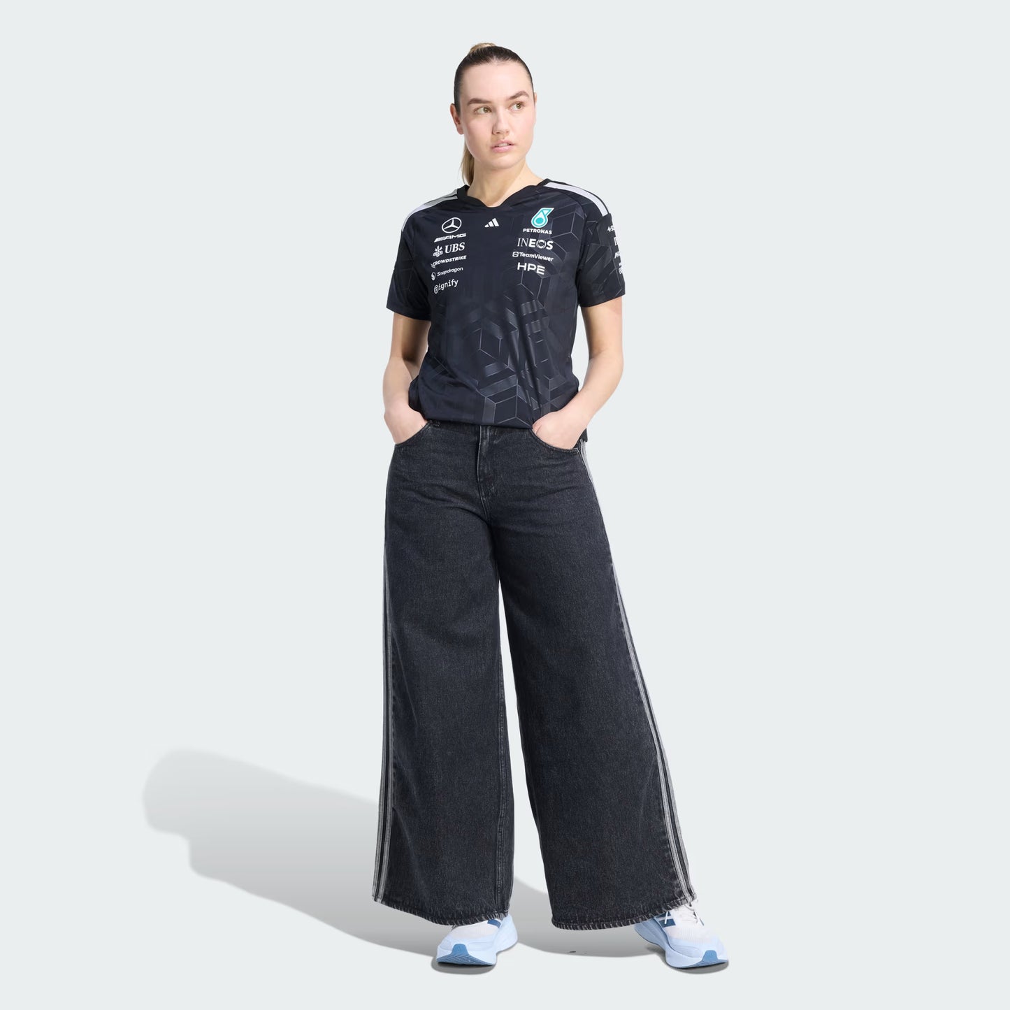 Playera Oficial para Dama Mercedes AMG Petronas Color Negro 2026