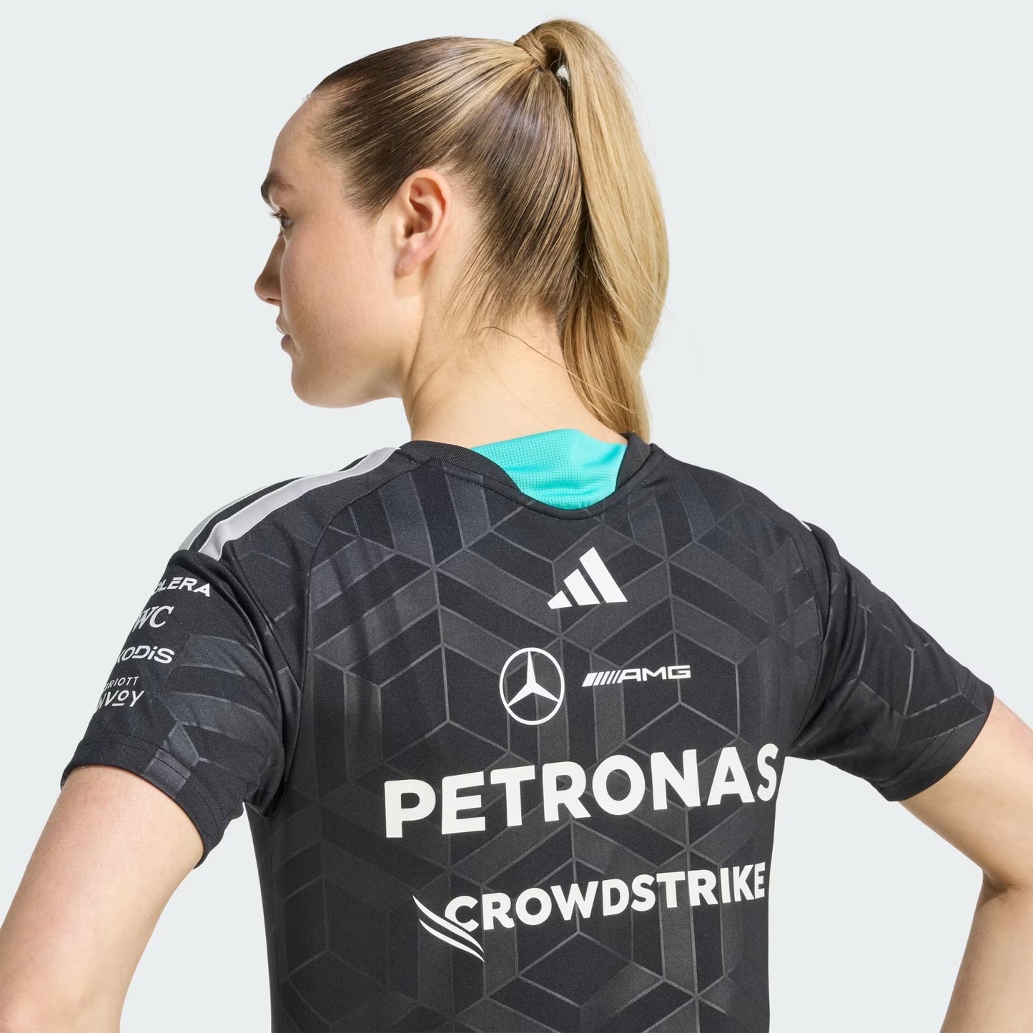 Playera Oficial para Dama Mercedes AMG Petronas Color Negro 2026
