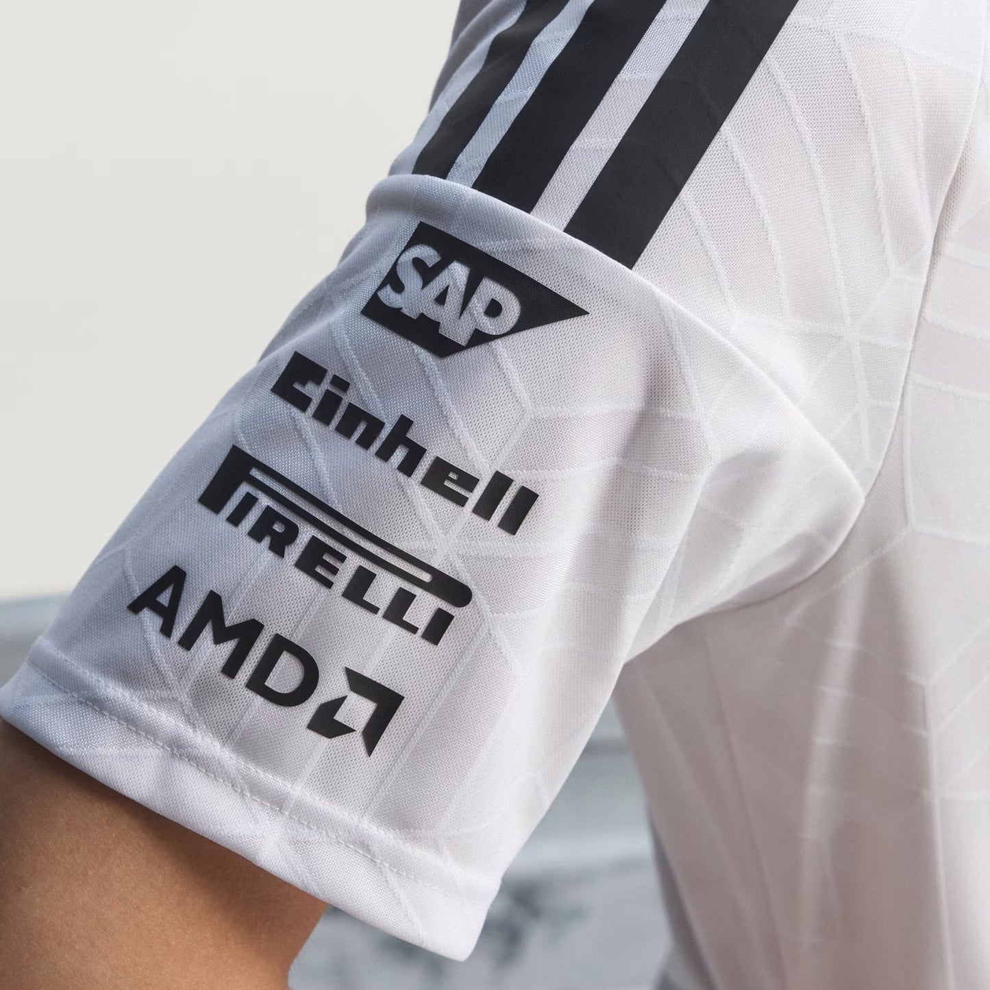 Playera Authentic Mercedes AMG Petronas Driver Blanco