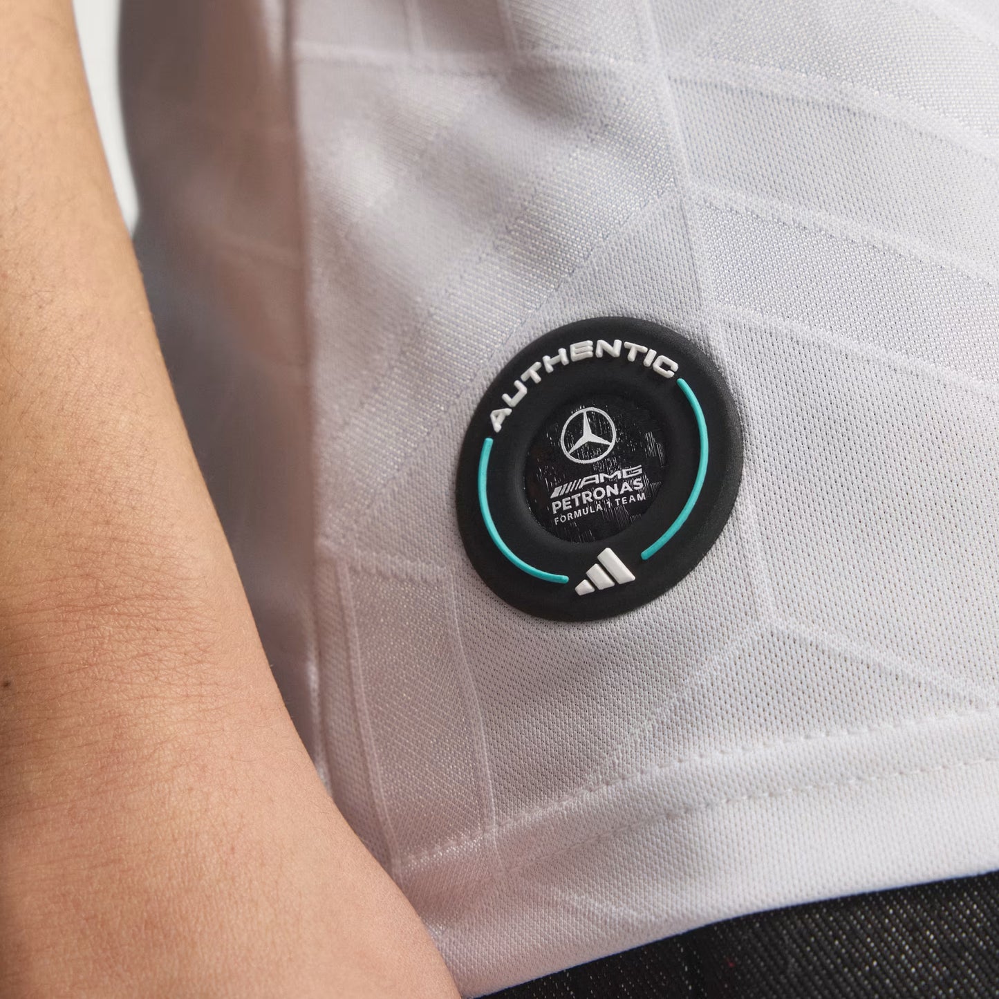 Playera Authentic Mercedes AMG Petronas Driver Blanco