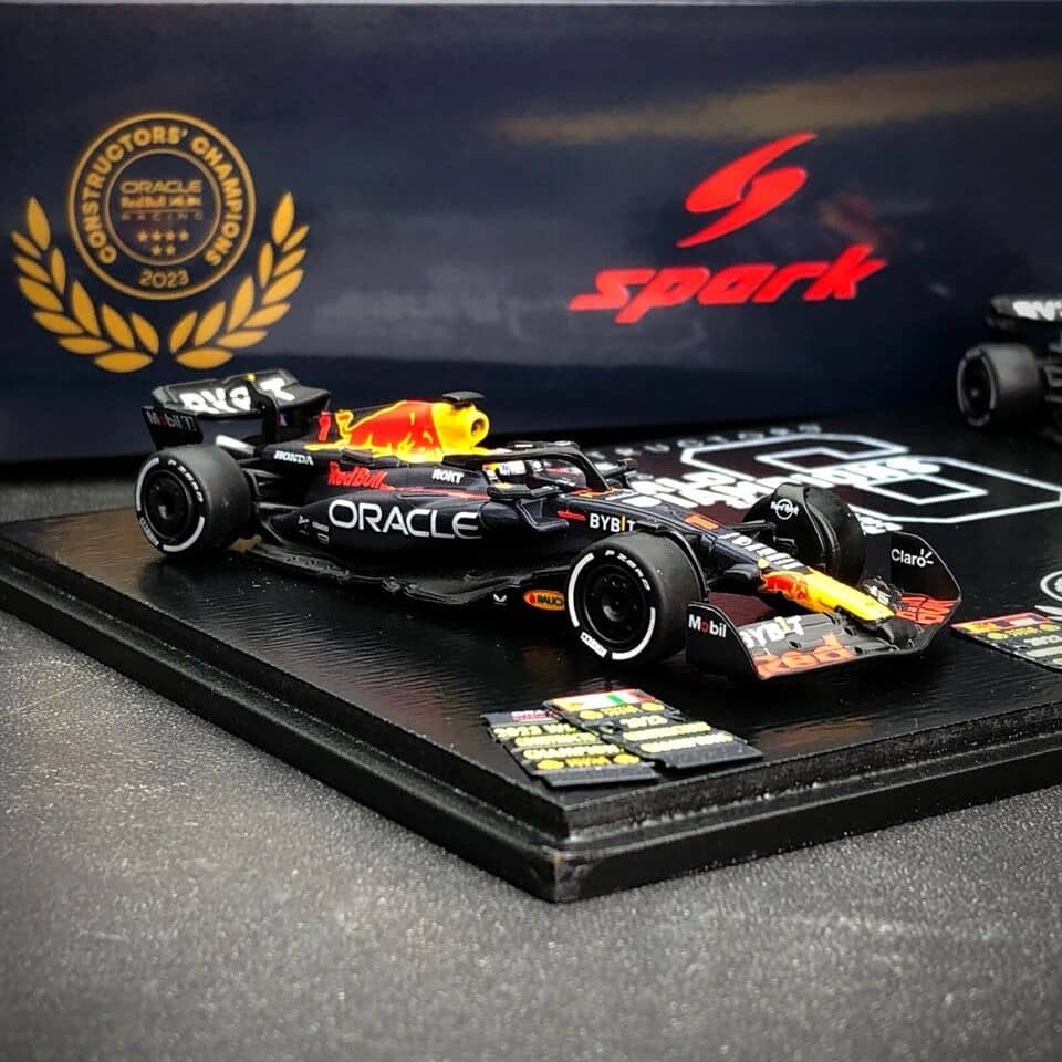 Set Spark Red Bull Racing Rb19 Max Y Checo 1/64