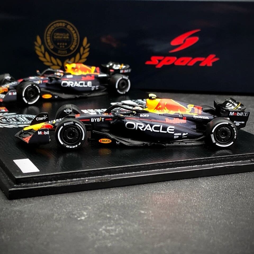 Set Spark Red Bull Racing Rb19 Max Y Checo 1/64