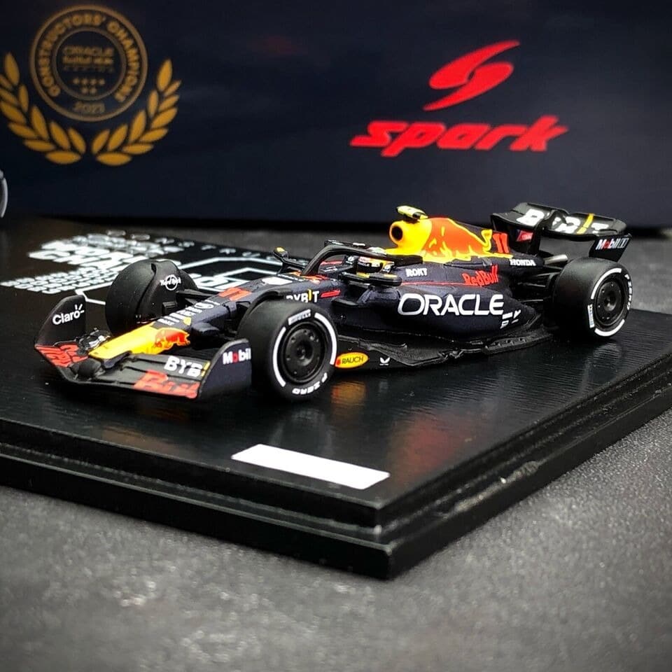 Set Spark Red Bull Racing Rb19 Max Y Checo 1/64