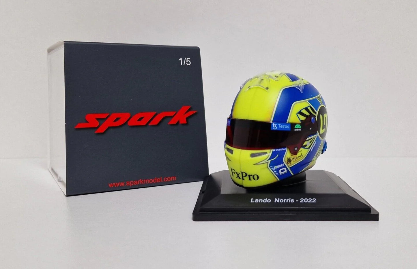 Mini Helmet Lando Norris 2022 Escala 1:5